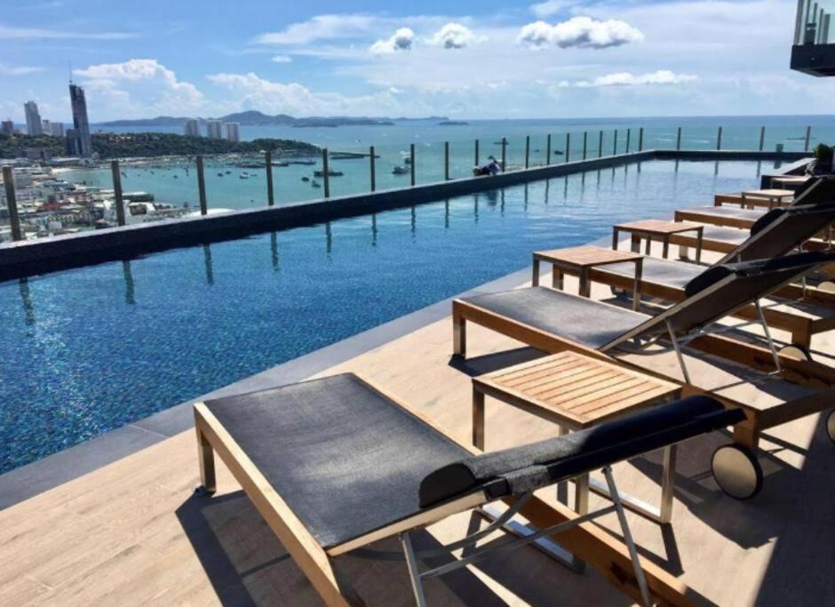 The Base Central Pattaya Quiet Room With Infinity Pool & Free Netflix Ngoại thất bức ảnh